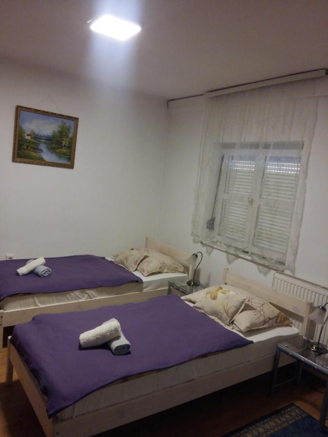 Retro Panzio Bed & Breakfast Pecs Exterior photo