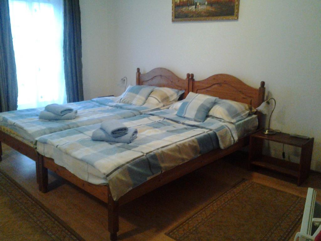 Retro Panzio Bed & Breakfast Pecs Exterior photo
