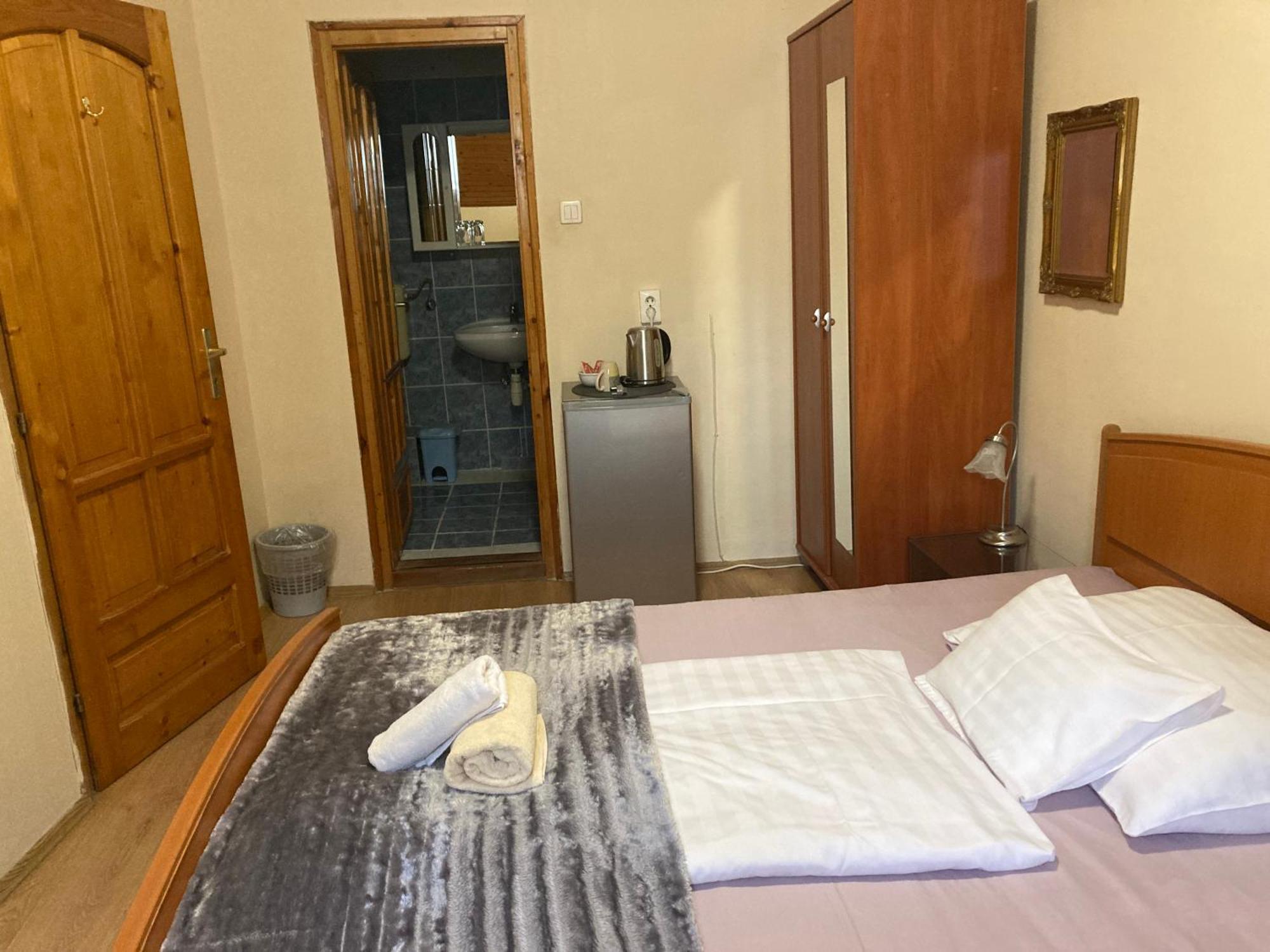 Retro Panzio Bed & Breakfast Pecs Exterior photo